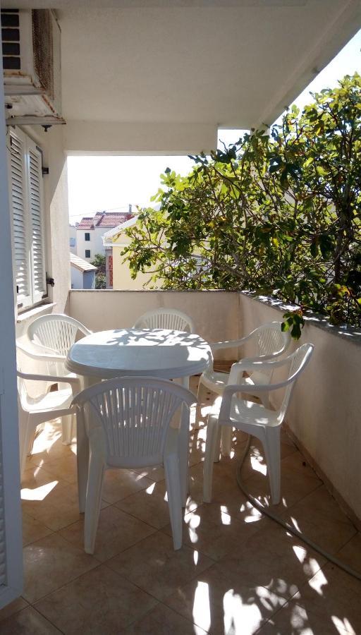 Apartments Loina Novalja Luaran gambar