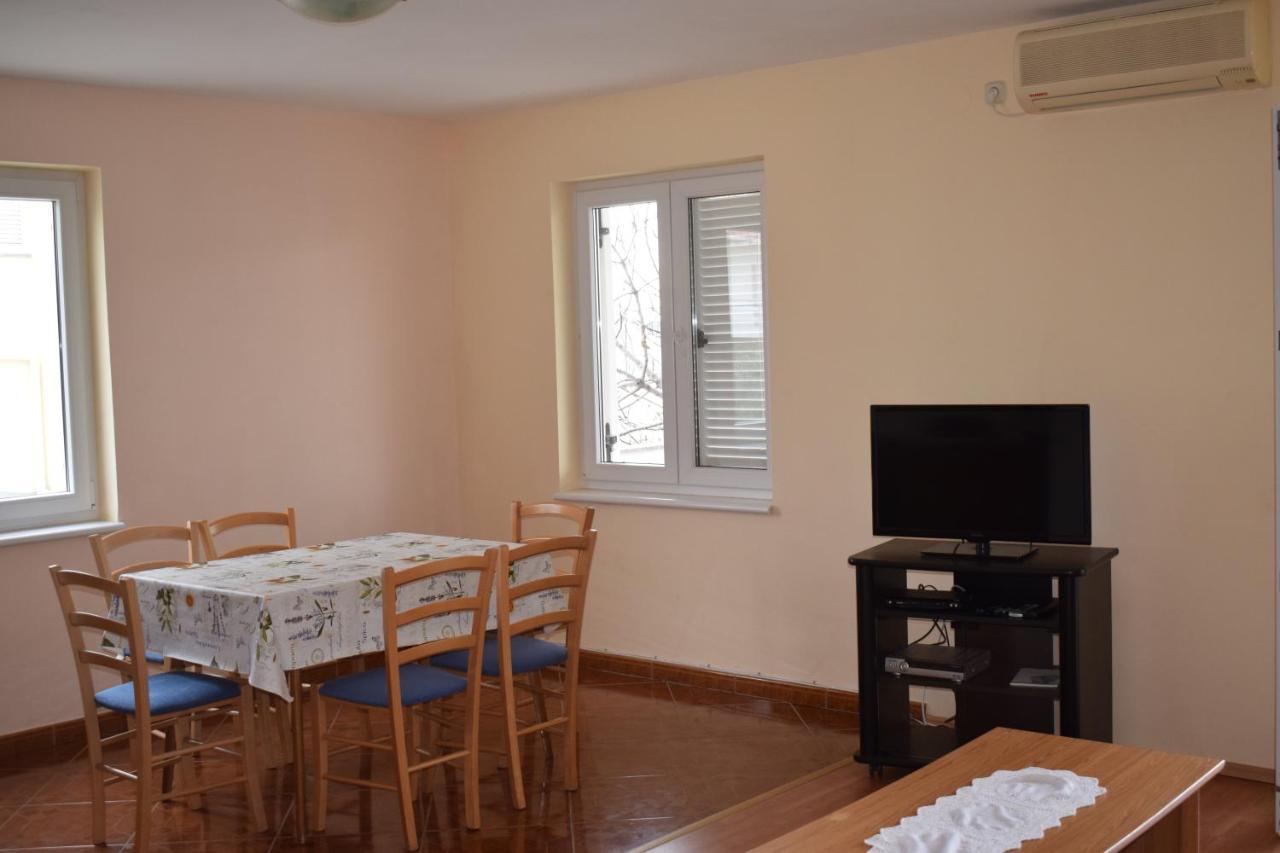 Apartments Loina Novalja Luaran gambar