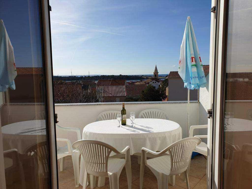 Apartments Loina Novalja Luaran gambar